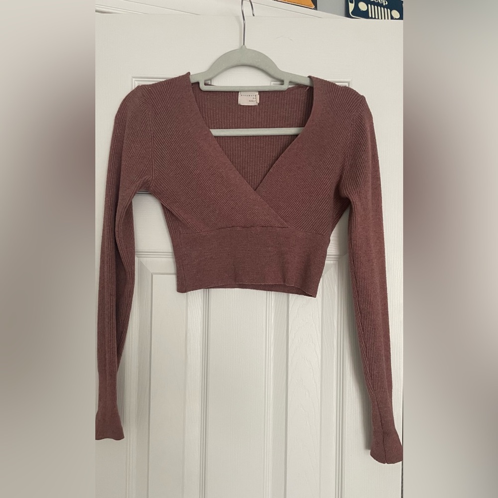 Super cute cropped sweater!!